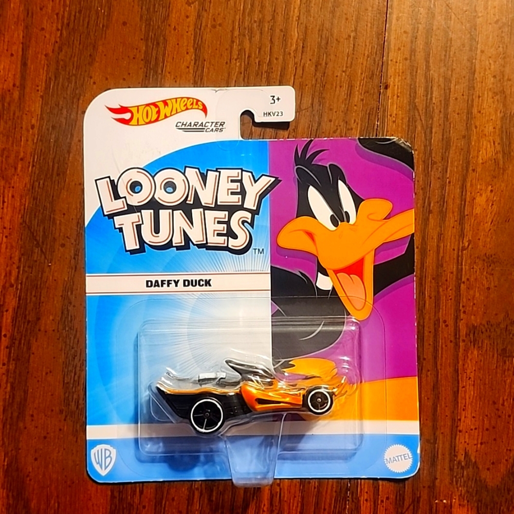 Hot Wheels Character Car -Looney Tunes - #HNP32 Daffy Duck